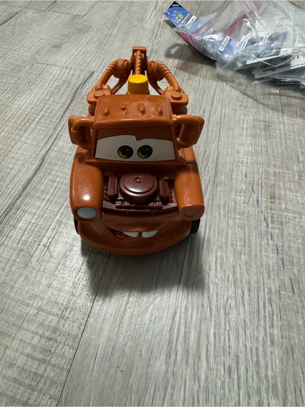 Disney Pixar Cars shake and Go mater 2 Toy Car